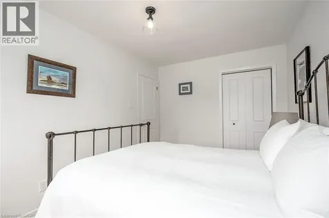 406 Oakwood Drive Burlington ON L7N 1X2