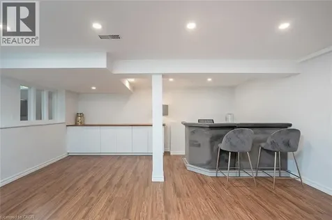 406 Oakwood Drive Burlington ON L7N 1X2