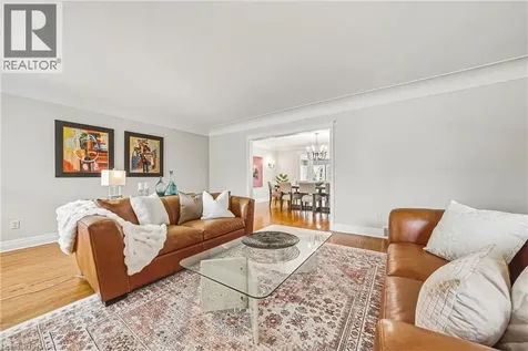7 Colonial Crescent Oakville ON L6J 4K8