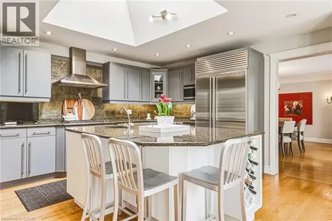 7 Colonial Crescent Oakville ON L6J 4K8