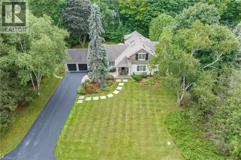7 Colonial Crescent Oakville ON L6J 4K8