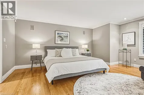 7 Colonial Crescent Oakville ON L6J 4K8