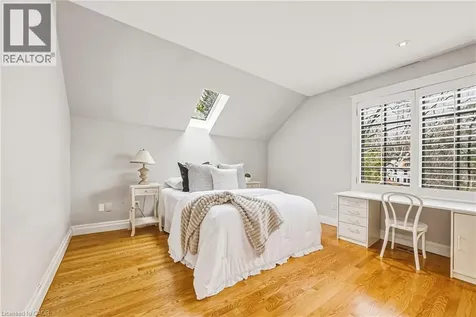 7 Colonial Crescent Oakville ON L6J 4K8