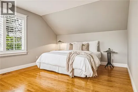 7 Colonial Crescent Oakville ON L6J 4K8
