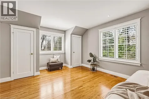 7 Colonial Crescent Oakville ON L6J 4K8