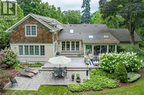 7 Colonial Crescent Oakville ON L6J 4K8