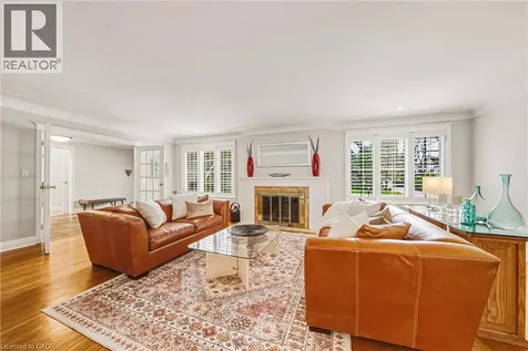 7 Colonial Crescent Oakville ON L6J 4K8