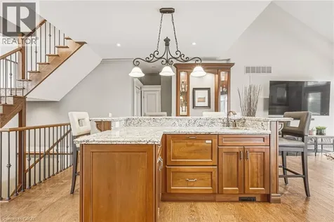 976 Shadeland Avenue Burlington ON L7T 2M5