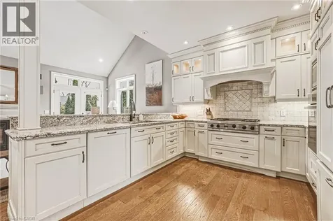 976 Shadeland Avenue Burlington ON L7T 2M5