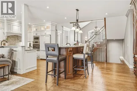 976 Shadeland Avenue Burlington ON L7T 2M5