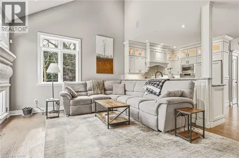 976 Shadeland Avenue Burlington ON L7T 2M5