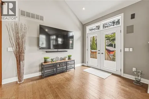 976 Shadeland Avenue Burlington ON L7T 2M5