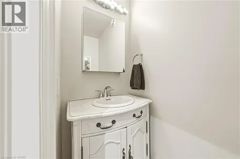 976 Shadeland Avenue Burlington ON L7T 2M5