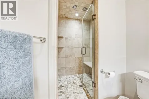 976 Shadeland Avenue Burlington ON L7T 2M5