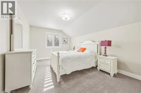 976 Shadeland Avenue Burlington ON L7T 2M5