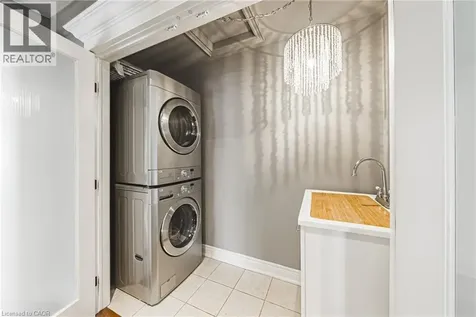 976 Shadeland Avenue Burlington ON L7T 2M5