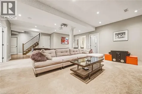 976 Shadeland Avenue Burlington ON L7T 2M5
