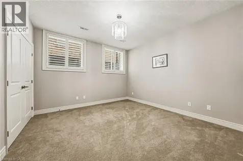 976 Shadeland Avenue Burlington ON L7T 2M5