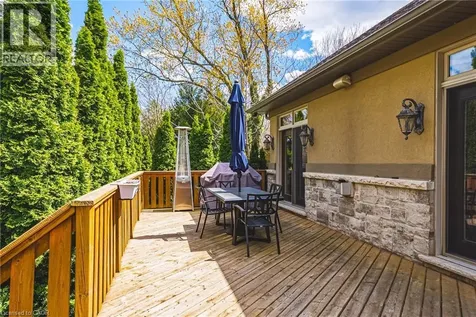 976 Shadeland Avenue Burlington ON L7T 2M5