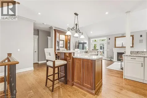 976 Shadeland Avenue Burlington ON L7T 2M5
