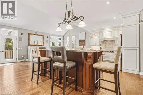 976 Shadeland Avenue Burlington ON L7T 2M5