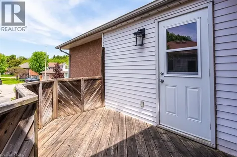 82 Old Huron Court Kitchener ON N2L 1L7