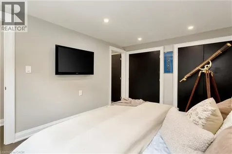 946 Glenwood Avenue Burlington ON L7T 2K2