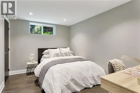946 Glenwood Avenue Burlington ON L7T 2K2