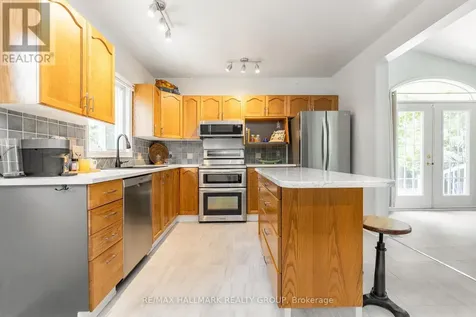 321 Beechgrove Avenue Ottawa ON K1Z 6R4
