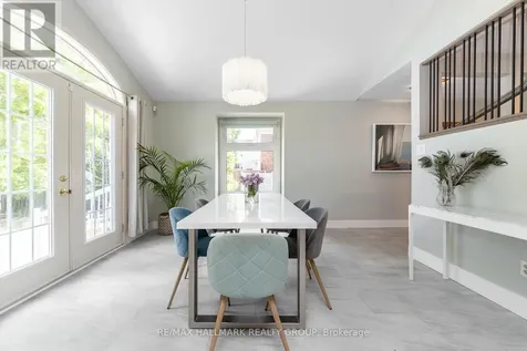 321 Beechgrove Avenue Ottawa ON K1Z 6R4