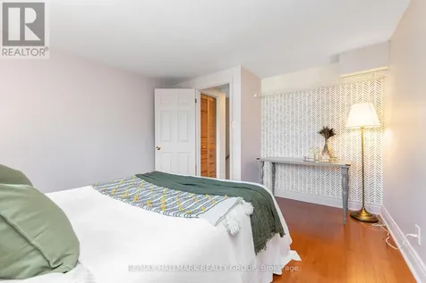 321 Beechgrove Avenue Ottawa ON K1Z 6R4