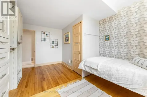 321 Beechgrove Avenue Ottawa ON K1Z 6R4