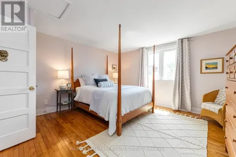 321 Beechgrove Avenue Ottawa ON K1Z 6R4