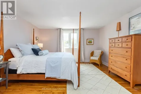321 Beechgrove Avenue Ottawa ON K1Z 6R4