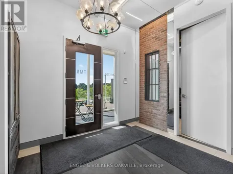 418 Iroquois Shore Road Oakville (qe Queen Elizabeth) ON L6H 1M5