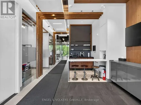 418 Iroquois Shore Road Oakville (qe Queen Elizabeth) ON L6H 1M5