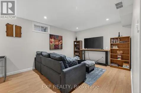 475 Annapolis Court Waterloo ON N2K 4E7