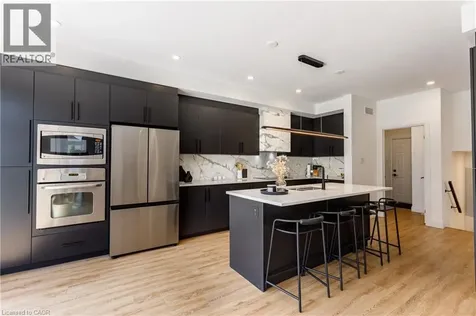 916 Steepleridge Court Kitchener ON N2P 0B4