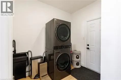 916 Steepleridge Court Kitchener ON N2P 0B4