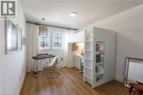 916 Steepleridge Court Kitchener ON N2P 0B4