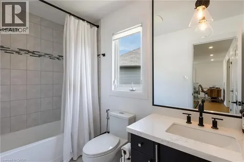 916 Steepleridge Court Kitchener ON N2P 0B4