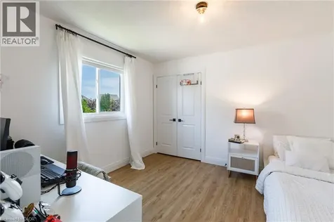 916 Steepleridge Court Kitchener ON N2P 0B4