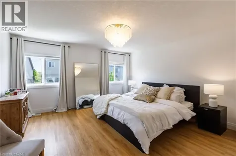 916 Steepleridge Court Kitchener ON N2P 0B4