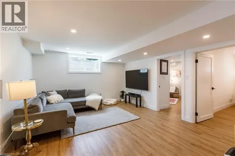 916 Steepleridge Court Kitchener ON N2P 0B4