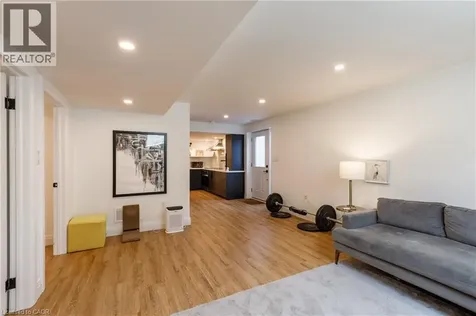 916 Steepleridge Court Kitchener ON N2P 0B4