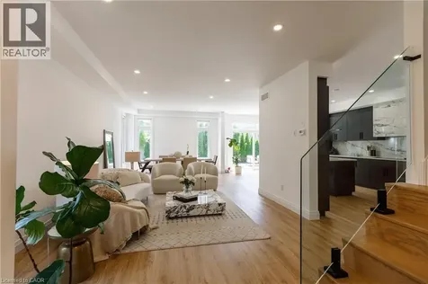 916 Steepleridge Court Kitchener ON N2P 0B4