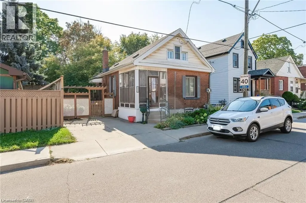 252 Beechwood Avenue Hamilton ON L8L 2T1