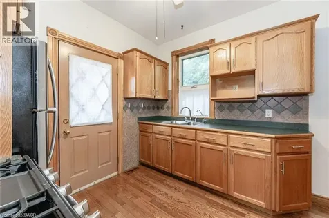 252 Beechwood Avenue Hamilton ON L8L 2T1