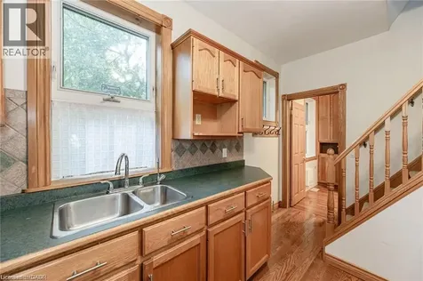 252 Beechwood Avenue Hamilton ON L8L 2T1