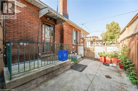 252 Beechwood Avenue Hamilton ON L8L 2T1